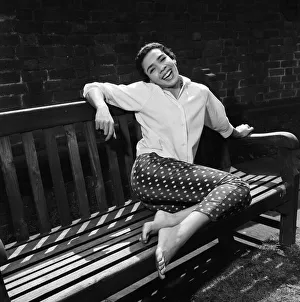 01238 Prints: Shirley Bassey rehearsing for ITVs Frankie Howerd Show at ITV rehearsal studios in