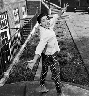 01238 Prints: Shirley Bassey rehearsing for ITVs Frankie Howerd Show at ITV rehearsal studios in