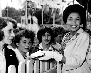 00171 Prints: Shirley Bassey sign autographs at the All Star Gala opening of Battersea Festival Gardens