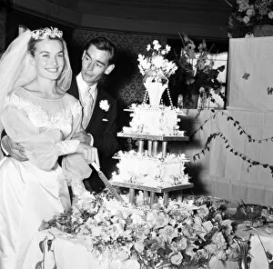 00410 Collection: Shirley Eaton, TV and Film Actress aged 21, wedding to Colin Lenton Rowe aged 27
