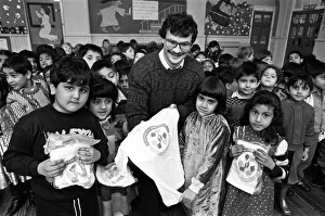 Shirts for smart children... Kirklees litter prevention officer Mr David Smith presents