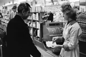 Shoppers, Fine Fare Supermarket, Wilton, London, 29th October 1963
