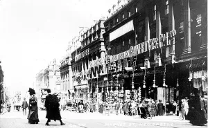 Shoppers throng Market Street in 1912 complete with gas lamps