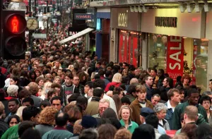 00006 Prints: Shopping sales in Oxford Street, London 27th December 1994