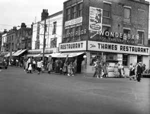 01159 Prints: Shops on the seafront in Southend-on-Sea, Essex, England. 3rd August 1954