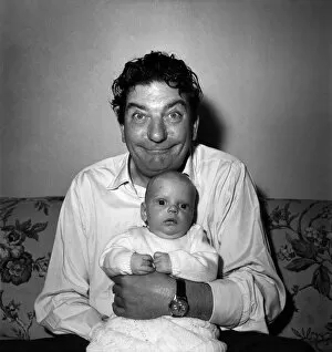 00021 Collection: Sid Field with baby. September 1948 O14844