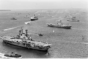 00007 Prints: Silver Jubilee Navy Review June 1977 The Cunard Cruise Liner QE2 sailing through