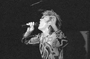 00874 Prints: Simon Le Bon singing with his band Duran Duran live on the 11th November 1988