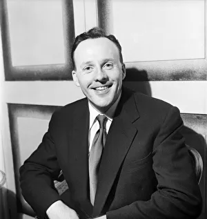 00008 Prints: Singer and BBC radio 2 disc jockey Jimmy Young January 1953 D386