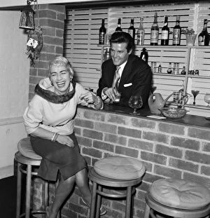 00945 Collection: Singer Dorothy Squires with her husband, actor Roger Moore. 14th March 1958