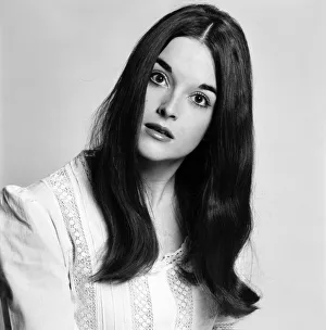 Blouse Prints: Singer / Model: Diane Solomon. March 1975 75-01367