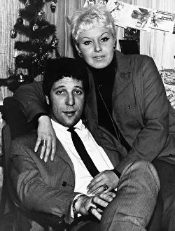 Linda Prints: Singer Tom Jones spends Christmas at home in Wales with wife Melinda after hearing that