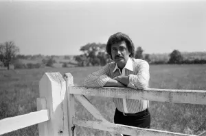 Mourning Prints: Singing star Engelbert Humperdinck has pulled out of a multi-million dollar tour in