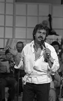 00387 Prints: Singing superstar Engelbert Humperdinck performing on the BBC show