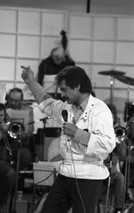 00387 Prints: Singing superstar Engelbert Humperdinck performing on the BBC show