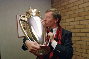 01515 Collection: Sir Alex Ferguson with the Barclays Premiership Trophy - 1993