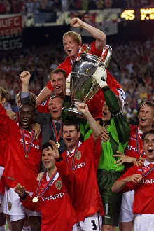Sir Alex Ferguson and the Manchester United squad celebrate after winning the European