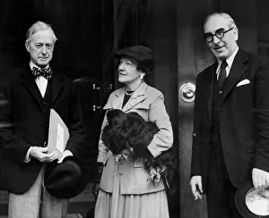 00097 Prints: Sir Alfred Munnings outside the Manchester Luncheon Club after giving a talk