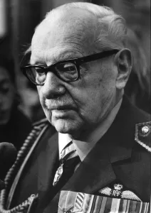 Sir Arthur Harris in uniform at memorial service - May 1982 03 / 05 / 1982