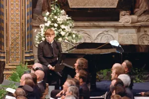 01108 Prints: Sir Elton John at the funeral of Diana, Princess of Wales at Westminster Abbey, London