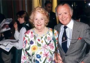 SIR JOHN AND LADY MILLS AT BARBARA CARTLANDS BIRTHDAY PARTY - 1994