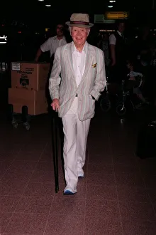 Sir John Mills Actor April 98 Arriving at Heathrow tovist family and friends