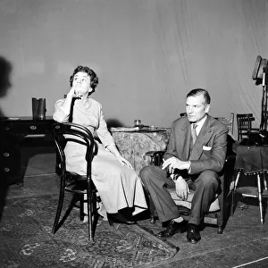 Chair Prints: Sir Laurence Olivier rehearses wih his new leading lady Joan Plowright in John