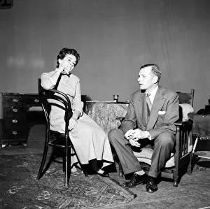 Sir Laurence Olivier rehearses wih his new leading lady Joan Plowright in John