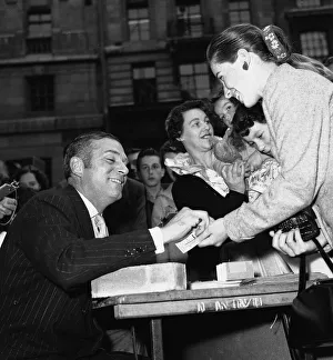 Sir Laurence Olivier at the Royal Exchangehelping to sell brickvouchers to raise money to