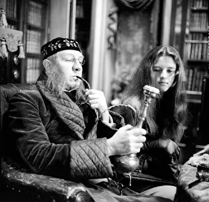 00072 Prints: Sir Michael Redgrave has joined the cast of BBC 1 TVIs production of nAlice in