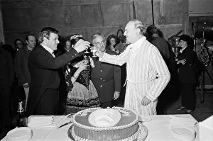 00948 Prints: Sir Ralph Richardson celebrates his 70th birthday on the film set of A Doll