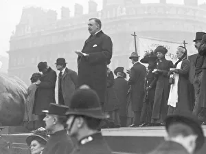 Suffragettes Prints: Sir William Chance address the supporters of the Suffragettes movement in Trafalgar