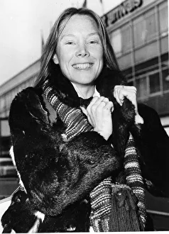 Coats Prints: Sissy Spacek Actress at heathrow Airport - January 1977 Dbase MSI