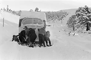 01046 Prints: Skiers in the Cairngorms, a mountain range in the eastern Highlands of Scotland