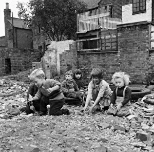 01035 Collection: Slum areas of Leicester. 18th October 1963