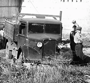 01043 Prints: Slum clearance in Uxbridge to make way for the new Underground station circa 1936
