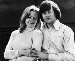 Snooker player Alex Higgins poses with his girfriend Elizabeth Kendall in 1973
