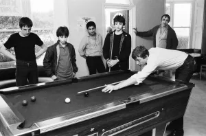 Kids Prints: Snooker player Steve Davis with kids in a Margate arcade playing pool