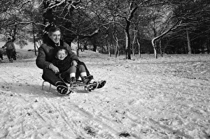 01477 Prints: Snow scenes on Richmond Hill and Park. 26th December 1970