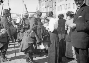 00118 Prints: A soldier of the French 6th Army says goodbye to his wife at Le Harve before moving up to