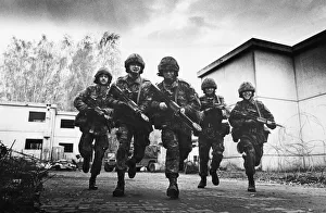 01117 Prints: Soldier of the Kings regiment of the British Army in West Germany pictured during