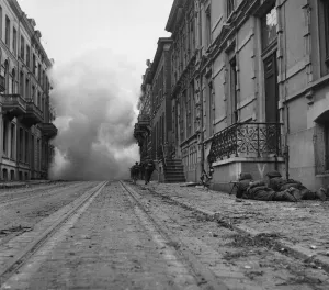 Holland Prints: Soldiers of the 2nd Battalion the Essex Regiment street fighting in the heart of Arnhem