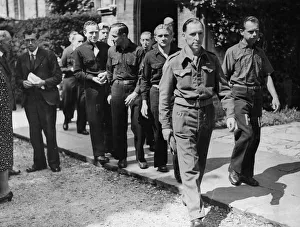 01444 Prints: Soldiers and civilians attend a church service in Cockfosters