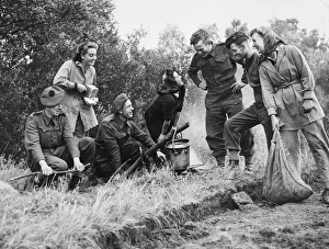 01463 Prints: Soldiers recovering from their injuries help out on a Bedfordshire farm