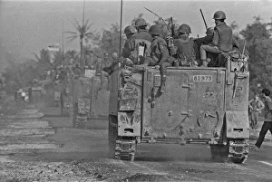 01268 Prints: Soldiers of the South Vietnamese army advance on Viet Cong positions in Trang Bang just