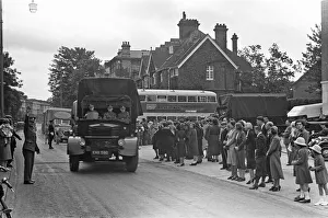 01248 Prints: Soldiers and transport of the 30th Surrey Searchlight Regiment an air defence unit of