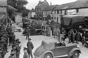 01248 Prints: Soldiers and transport of the 30th Surrey Searchlight Regiment an air defence unit of