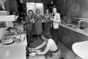 00056 Prints: Sonia Allison the Daily Mirror cook is seen here preparing a meal for a invited group of