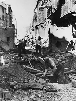 Digging Prints: No sooner had the Germans found urgent business elsewhere than Dieppe townspeople rolled