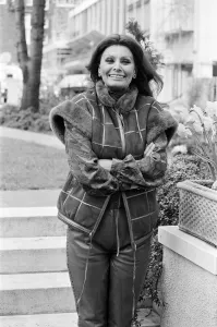 01139 Prints: Sophia Loren pictured in London, promoting her new perfume Sophia